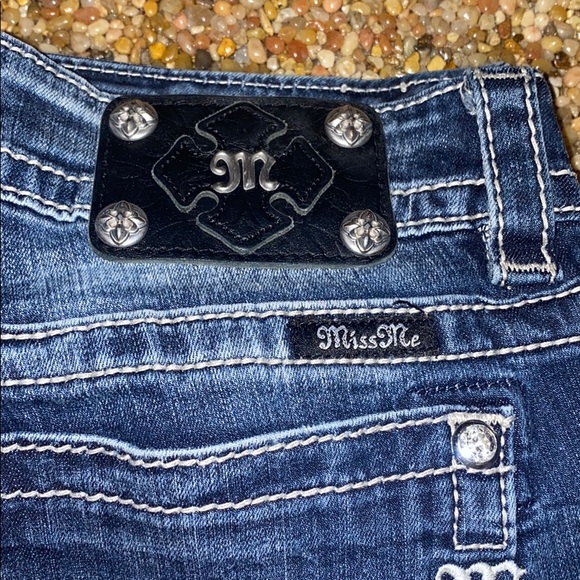 Miss Me Signature Skinny - Picture 7 of 9